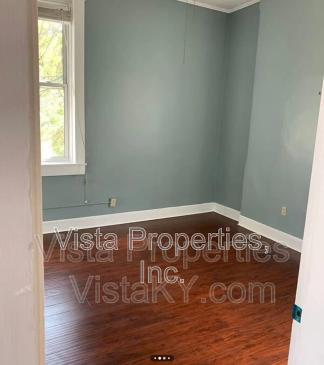 Building Photo - 514 W Oak St