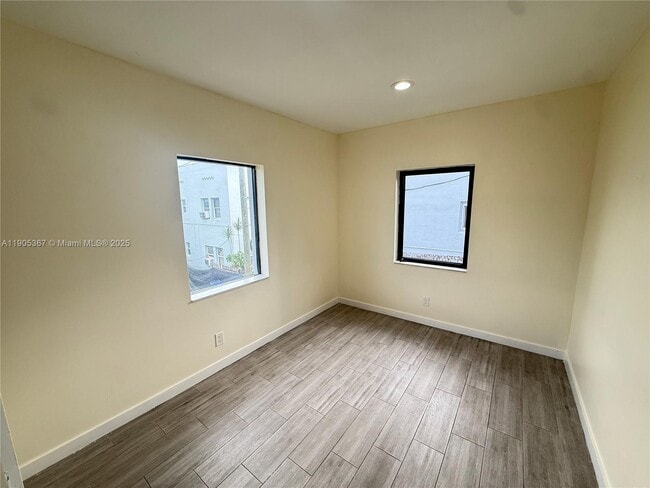 Building Photo - 542 NW 35th St