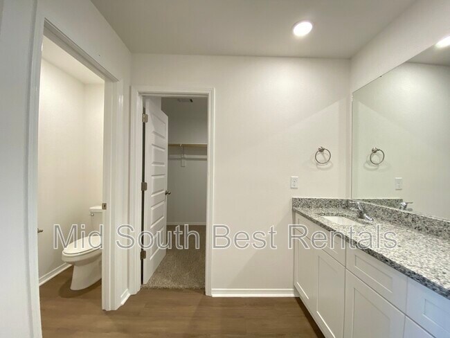 Building Photo - 52 Kelton Ln