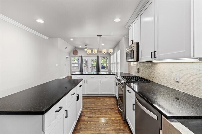 Building Photo - 4702 Rosedale Ave