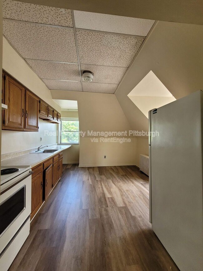 Building Photo - 437 S Aiken Ave