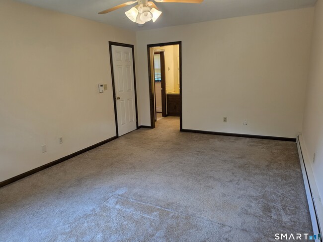Building Photo - 8 Squire Ln