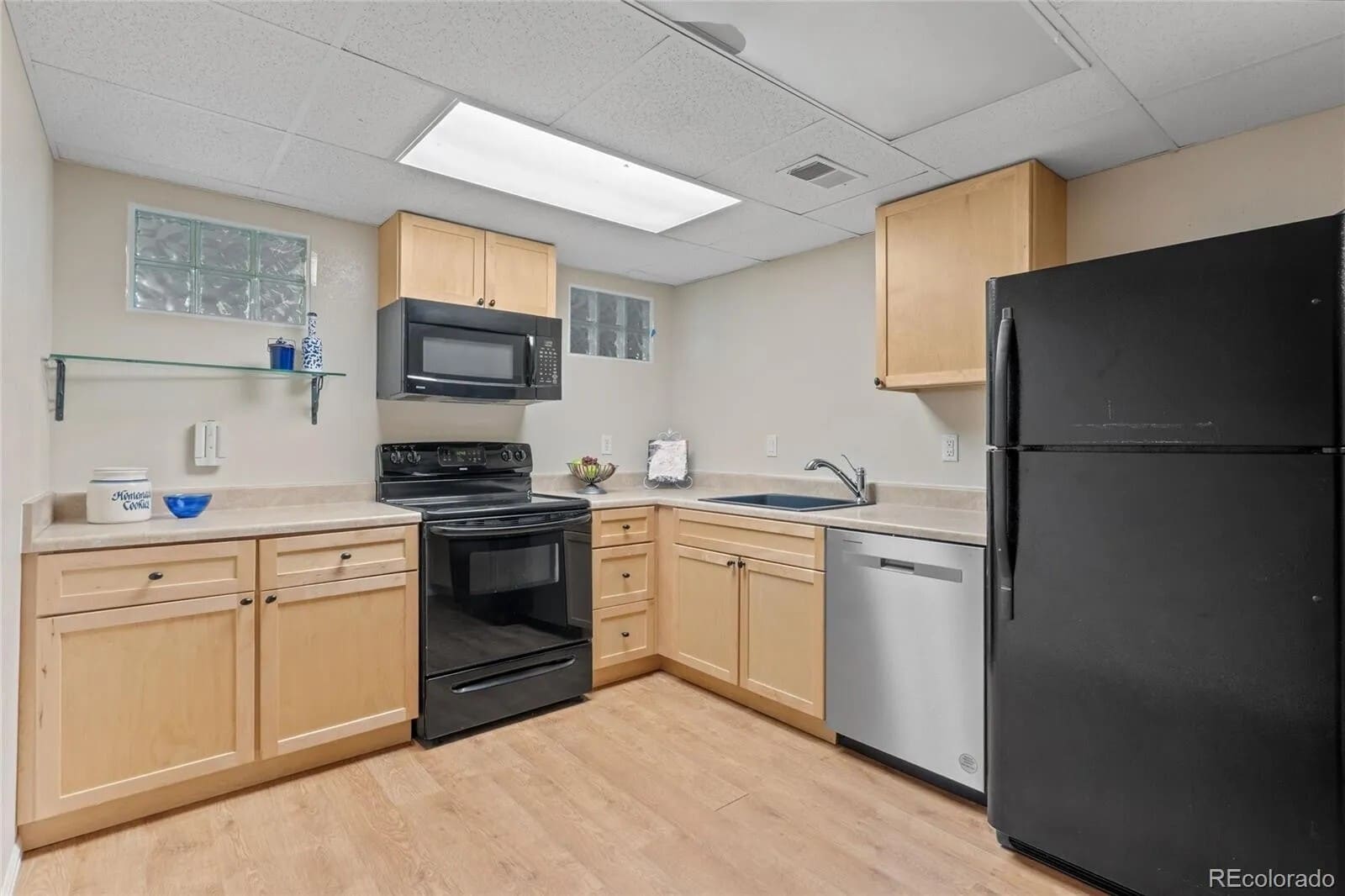 Kitchen - 5979 Willow Springs Dr