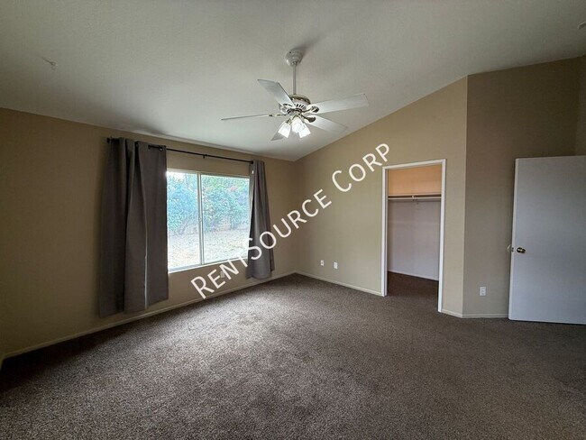 Building Photo - 2832 W Pillsbury St