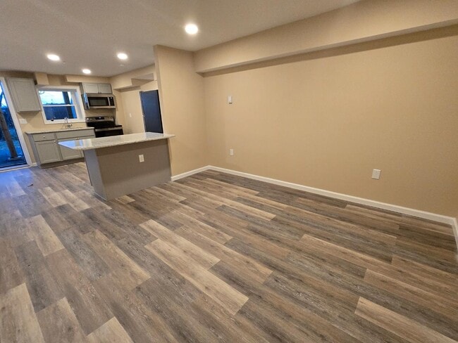 Building Photo - 123 2nd St