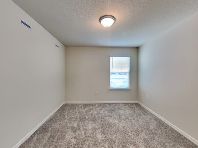 Building Photo - 3187 Emerald Acrs Ln