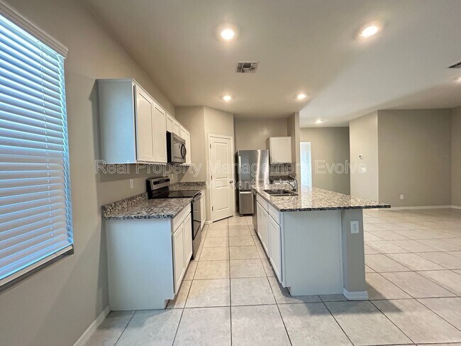 Building Photo - 6511 W Magdalena Ln