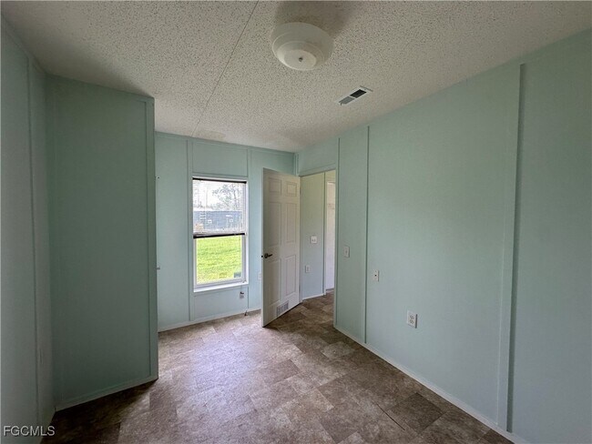 Building Photo - 8086 Heck Dr