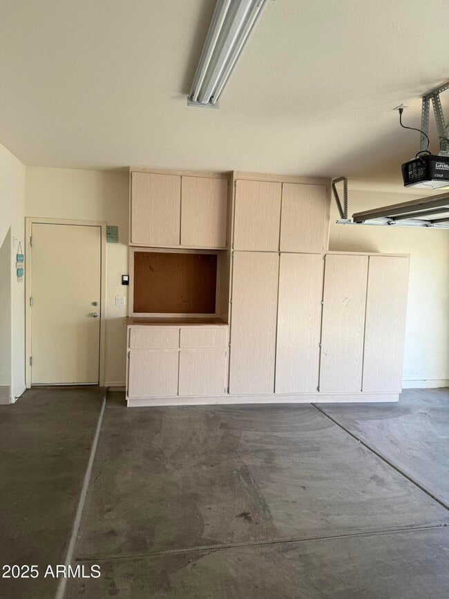 Building Photo - 848 S Colonial Dr