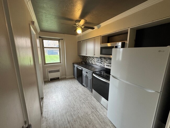 Building Photo - Beautiful 2-Bedroom 2-Bathroom 1st Floor Gold Coast Condo