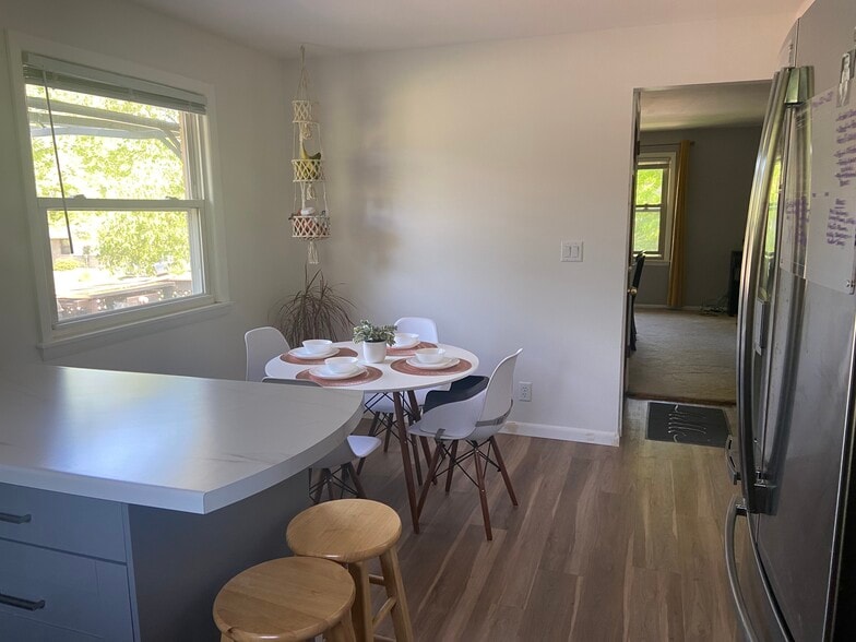 Kitchen 11x15 - 11611 W Elmhurst Pky