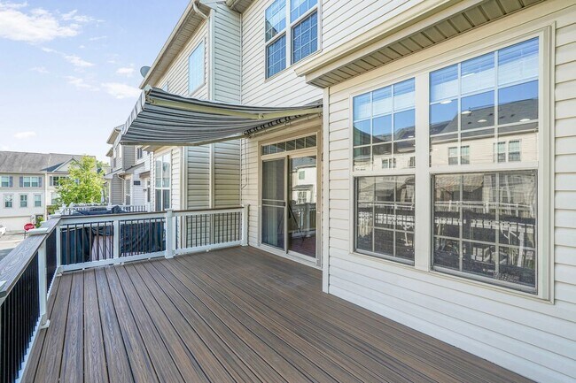 Building Photo - 102 Vista Knoll Dr