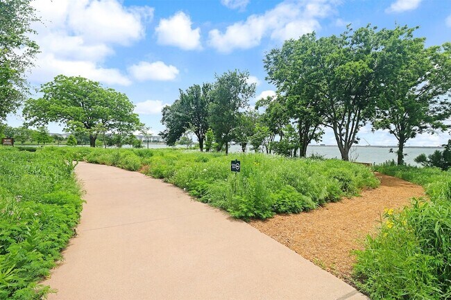 Building Photo - 7836 Manilla Dr