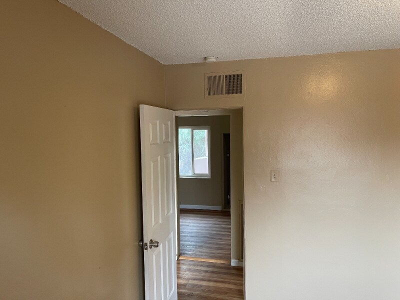 Building Photo - 100 N M St