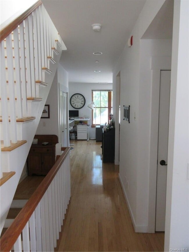 Building Photo - 120 Main St