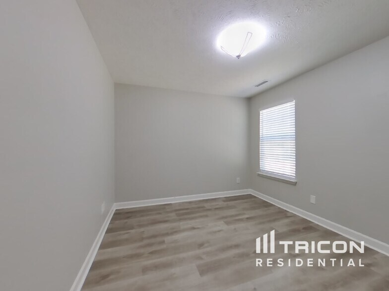 Building Photo - 645 Belgium Dr