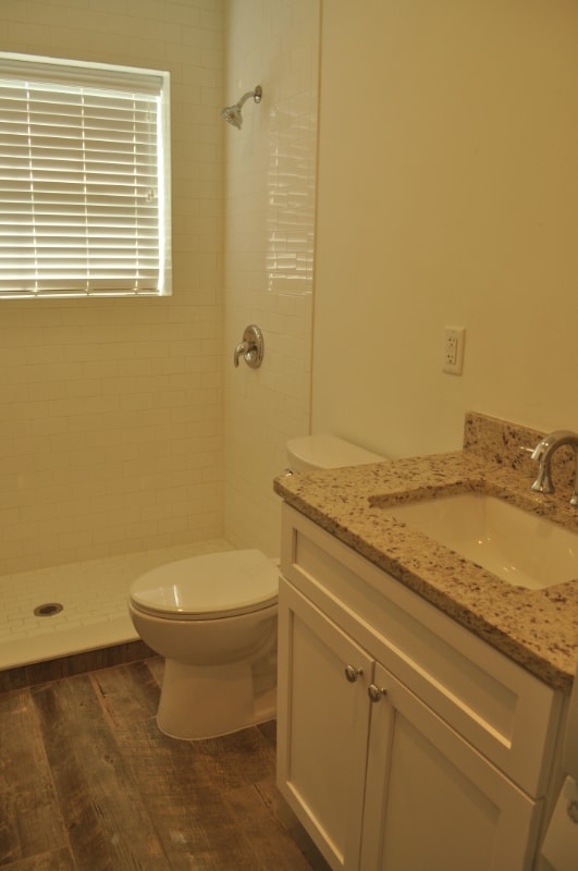 Building Photo - 520 Holt Ave