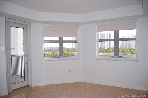Building Photo - 20000 E Country Club Dr