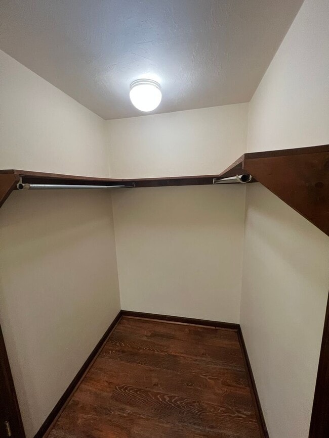 Building Photo - 1233 Cross Creek Cir