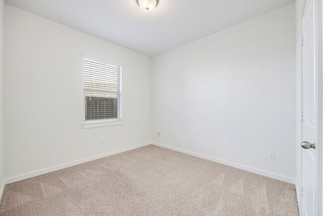Building Photo - 21647 Alberta Frst Cir