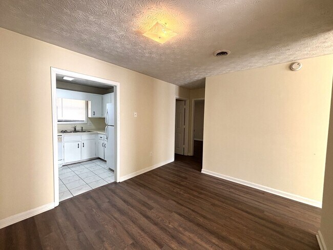 Building Photo - EAST PACES DR - 250/252