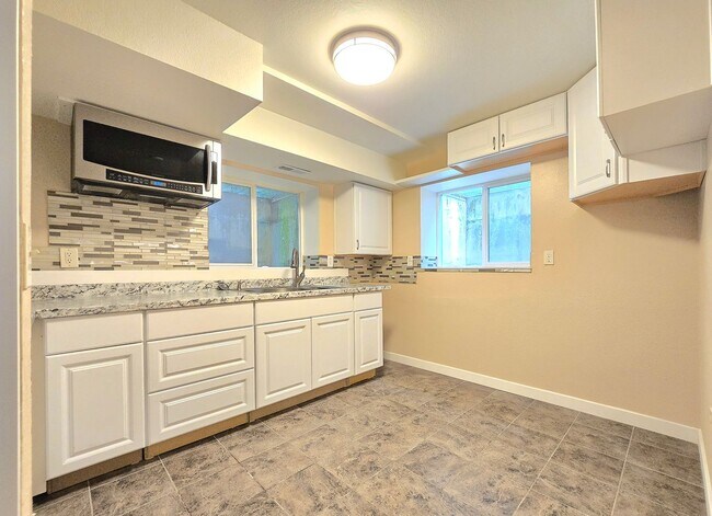 Building Photo - 10914 Willow Rd
