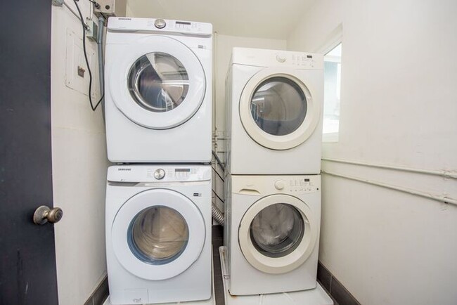 Building Photo - East Side Gem