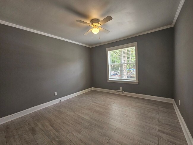 Building Photo - NEW LISTING!!!!!