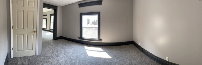 Building Photo - 407 E Center St