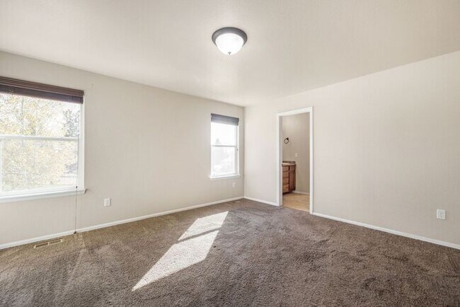 Building Photo - ***WINTER SPECIAL $2695.00 a Month *** 5 b...