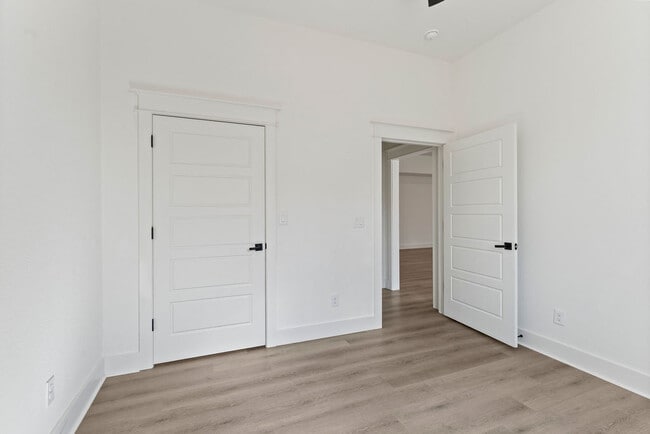 Building Photo - 11 Pagham Ln