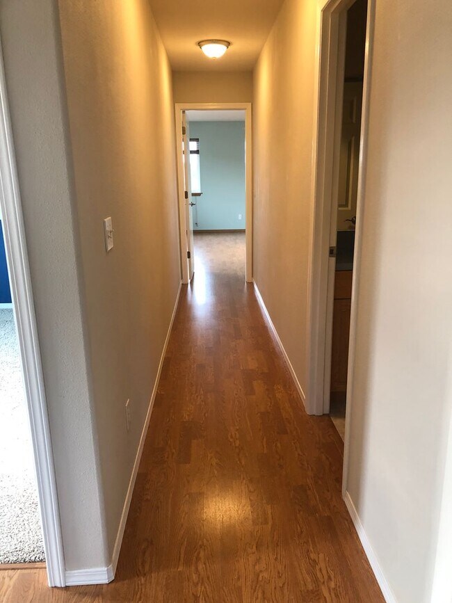 Building Photo - ***PENDING APPLICATION***Beautiful 3 Bedroom Home with Massive Garage and Bonus Room