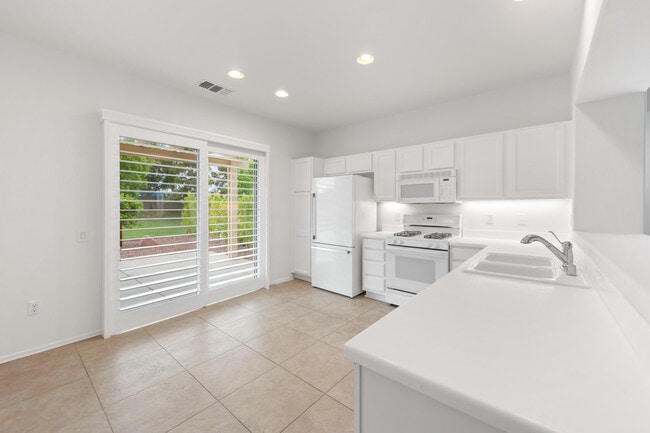 Building Photo - 78685 Rockwell Cir