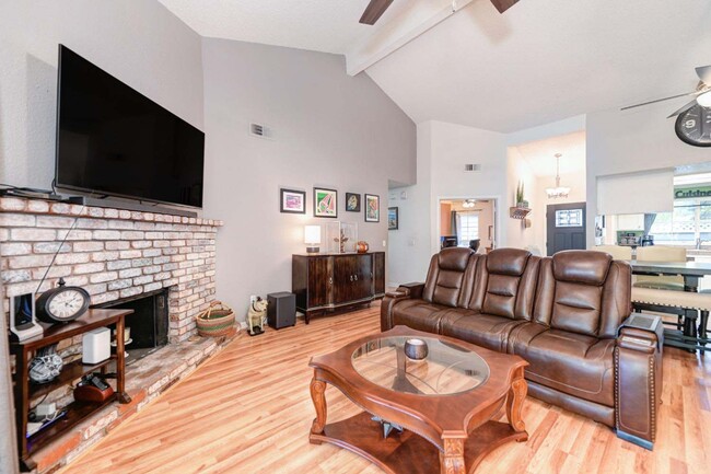 Building Photo - 821 Florin Rd