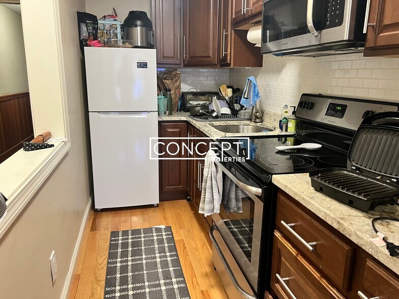 Building Photo - 19 Peterborough St