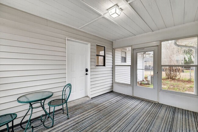 Building Photo - Spacious 2/2 in Leesburg Near Treadway Elementary – Bonus Room