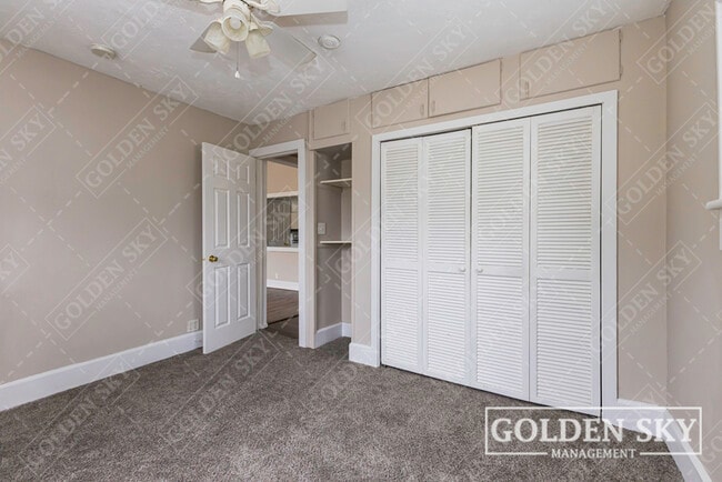 Building Photo - 409 S Celia Ave