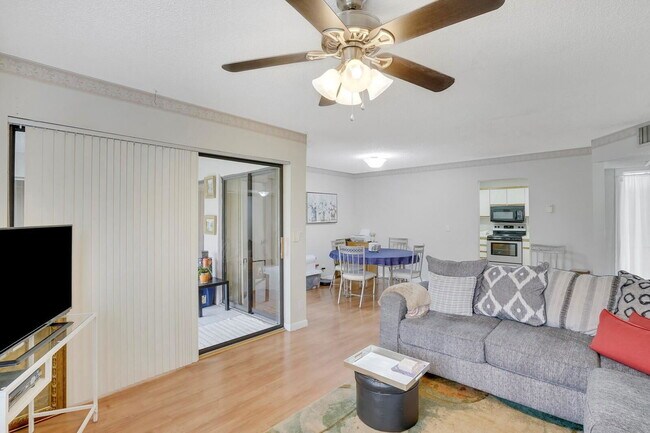 Building Photo - 3543 Cocoplum Cir