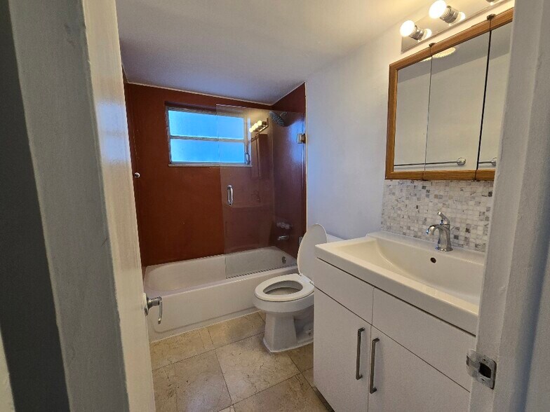 Building Photo - 631 Jefferson Ave