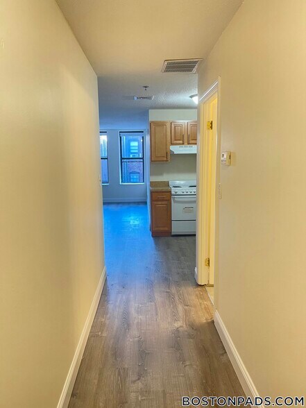 Building Photo - 1126 Boylston St