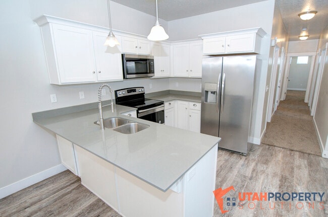 Building Photo - 626 N Sun Peak Dr