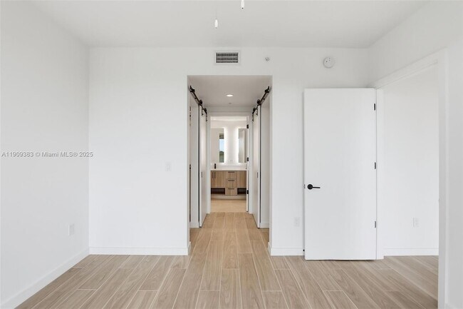 Building Photo - 3900 Alton Rd