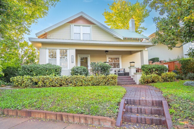 Building Photo - 1234 Beach Dr NE