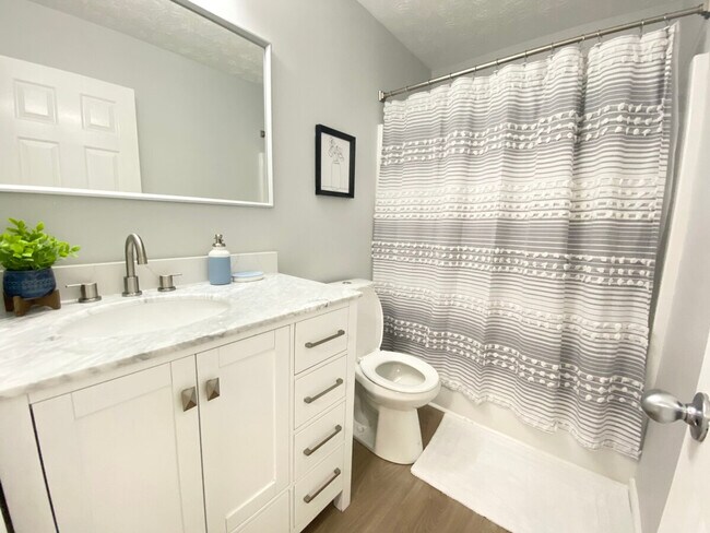 Building Photo - 220 Brookstone Trail