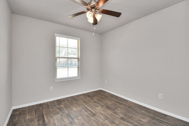 Building Photo - 9826 Laurel Lake Dr