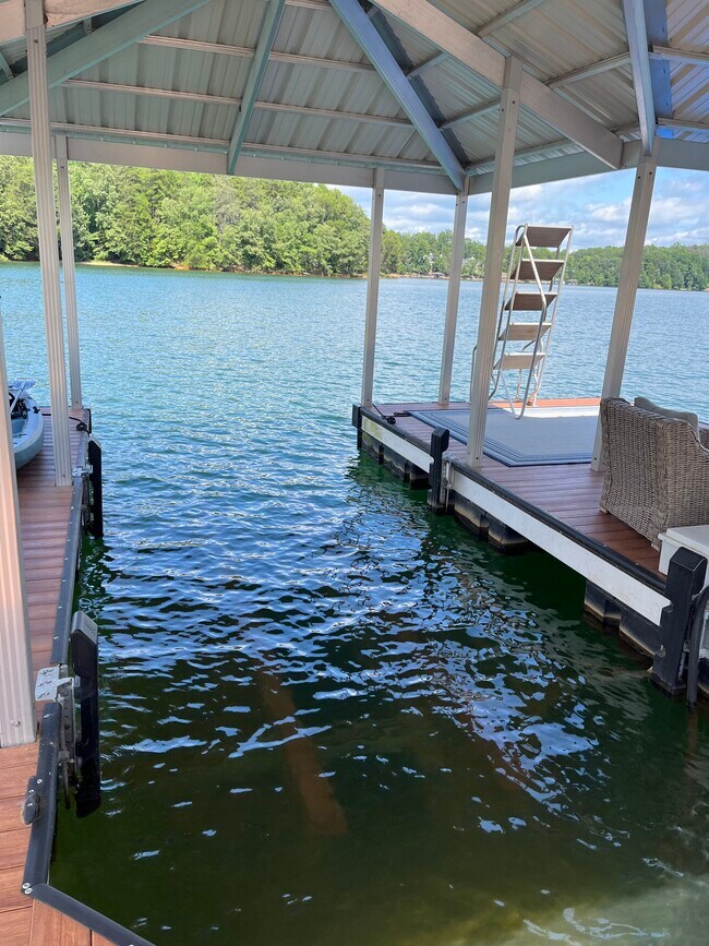 Building Photo - 335 McAlister Rd