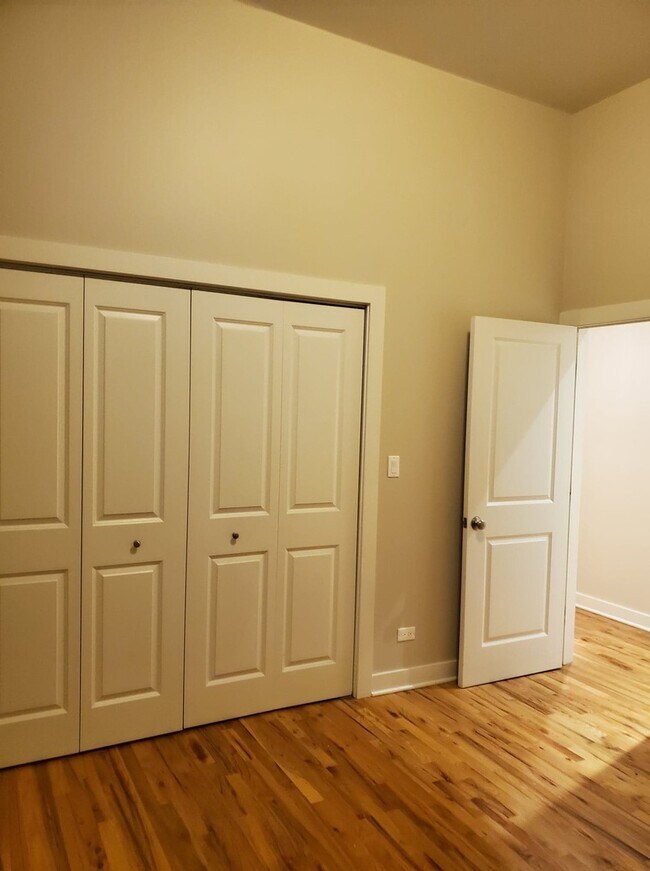 Building Photo - 3609.5 N Lakewood Ave