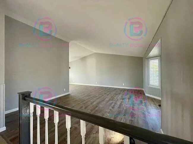 Building Photo - Spacious 4-bedroom, 3-bath home located in...