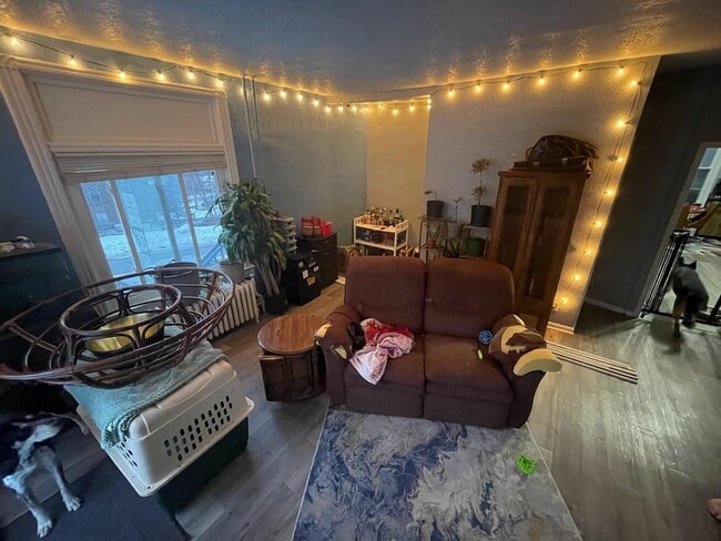 Building Photo - 1725 W 1st St