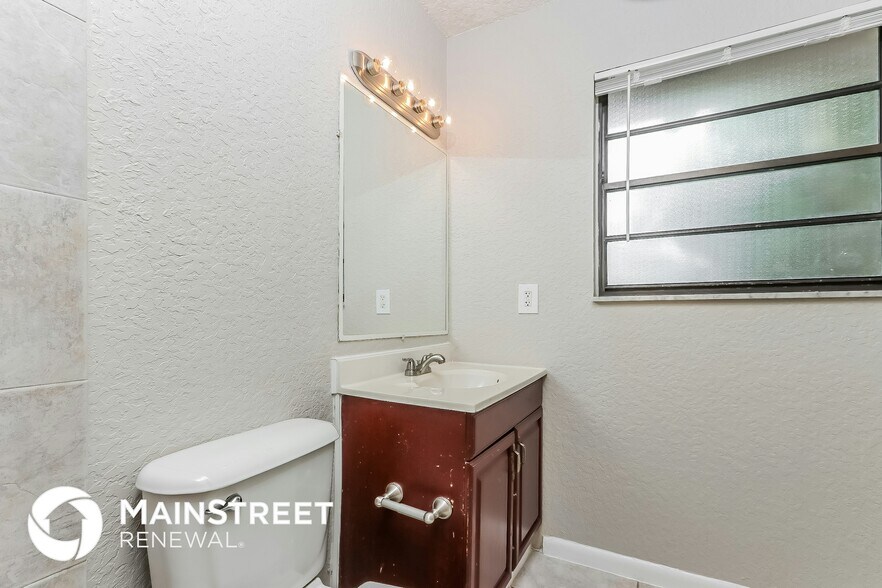 Building Photo - 646 SW Byron St